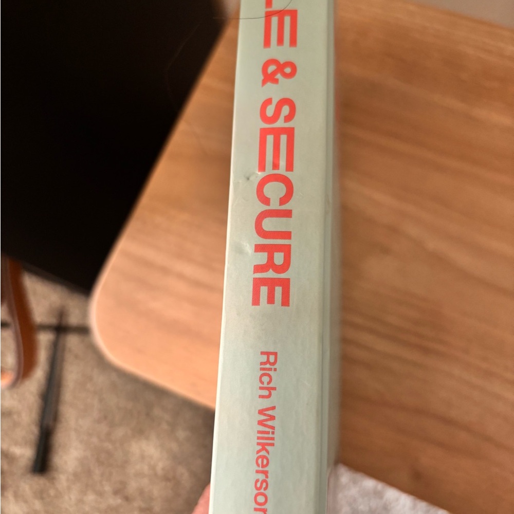 Single & Secure Book Cover - Picture 4 of 6